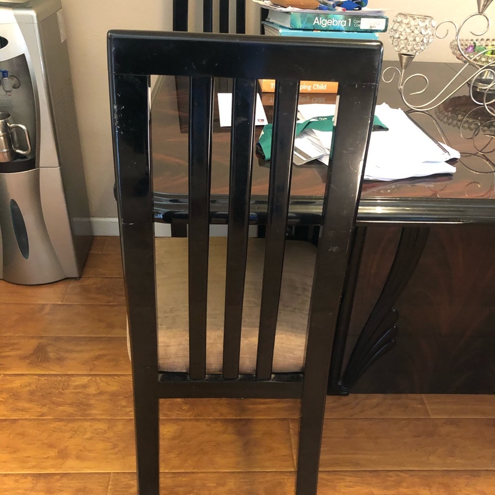 Dining table - Picture 6 of 6